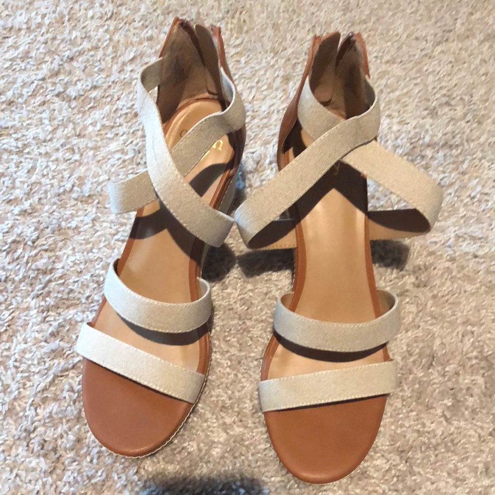 Crown and Ivy Wedge